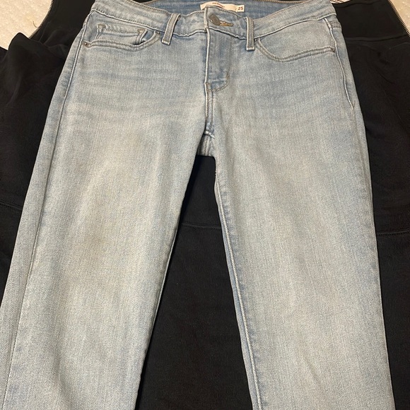 Like New Levi’s - Picture 2 of 6